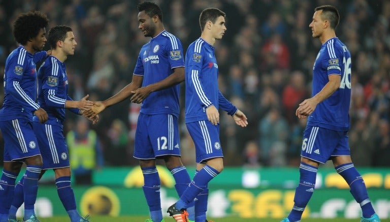 Jugadores de Chelsea lamentando su eliminación de la Capital One