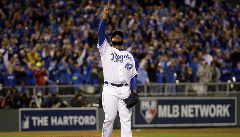 Johnny Cueto dedica al cielo su victoria en Serie Mundial