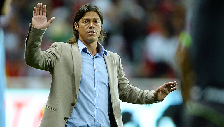 Almeyda da instrucciones en el campo