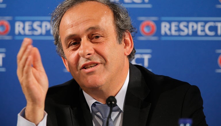 Platini durante una conferencia de prensa