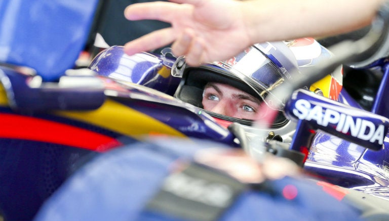 Verstappen listo para salir a la pista