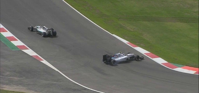 Bottas durante una pérdida de control en la pista del AHR