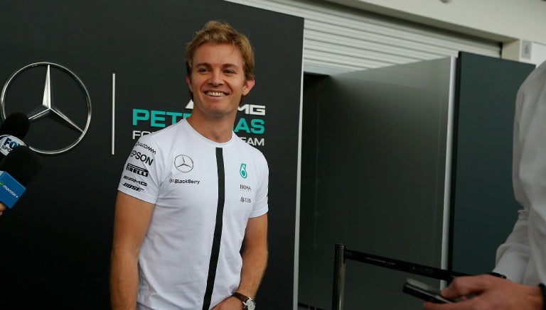 Nico Rosberg atendiendo a los medios de comunicación