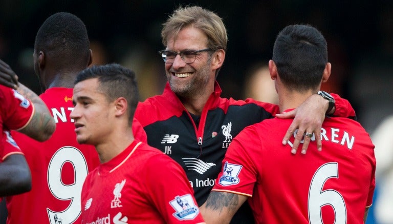 Klopp felicita a sus jugadores en Stamford Bridge