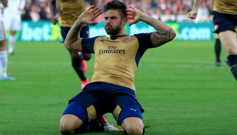 Giroud se barre tras anotar a Swansea