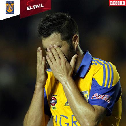 Gignac se lamenta tras una falla