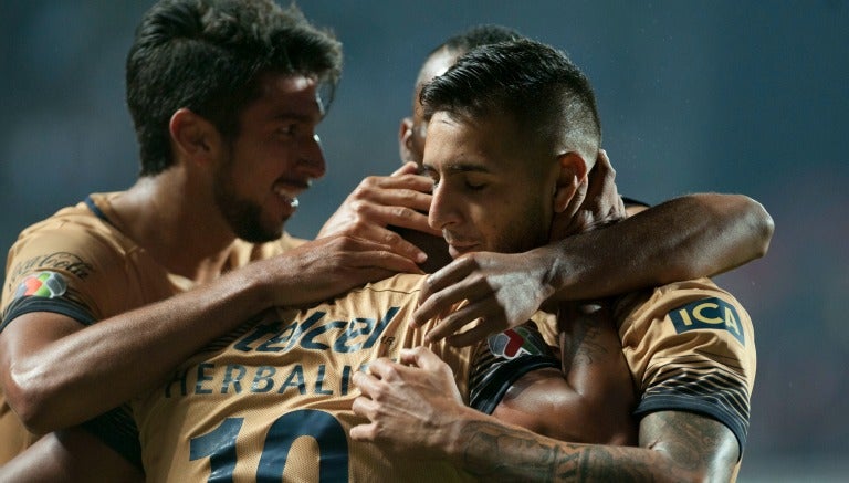 Pumas celebra un gol durante el partido contra Xolos