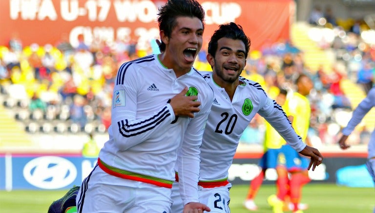 Bryan Salazar celebrando su anotación contra Ecuador