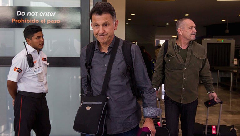 Juan Carlos Osorio, en el aeropuerto