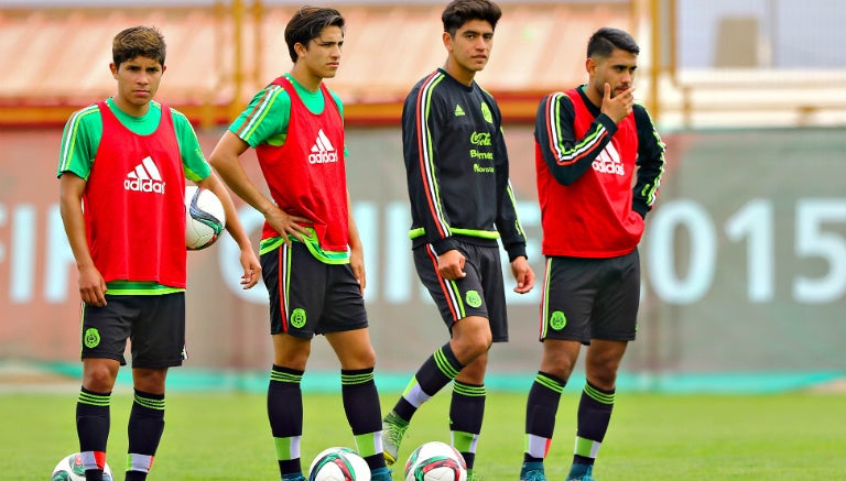 Futbolistas del Tri durante trabajo en el entrenamiento