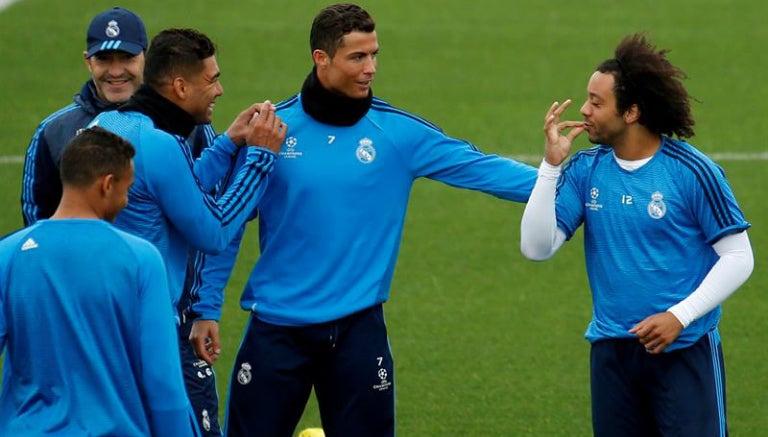 Cristiano bromea con Marcelo en un entrenamiento