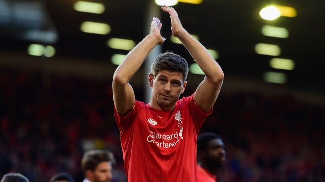 Gerrard aplaude a la afición del Liverpool