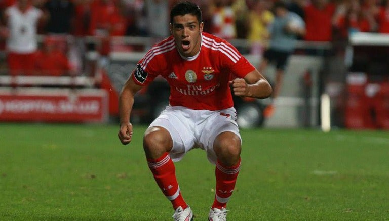 Jiménez celebra un gol con Benfica