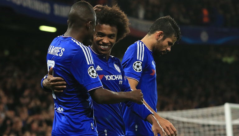 Ramires celebra con Willian el gol del triunfo