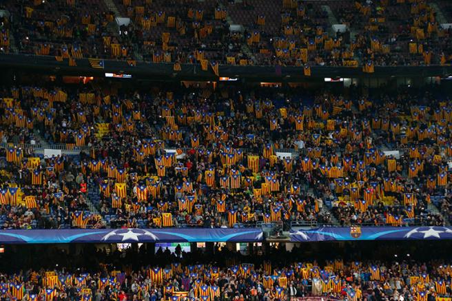 Banderas de la estelada en el Camp Nou, en favor de la independencia