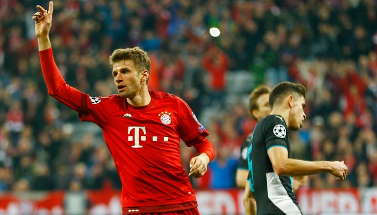 Müller festeja su gol contra el Arsenal