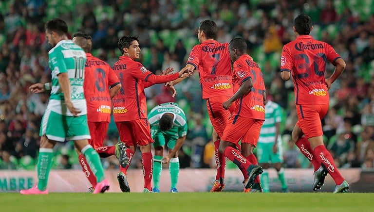 Monarcas festeja gol contra Santos