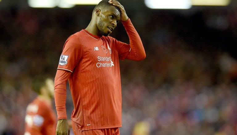 Christian Benteke lamentando la derrota de Liverpool