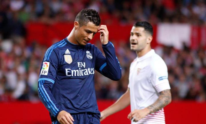 Cristiano Ronaldo se queja en juego contra Sevilla