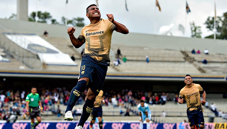 Daniel Ludueña festeja su golazo contra Gallos Blancos