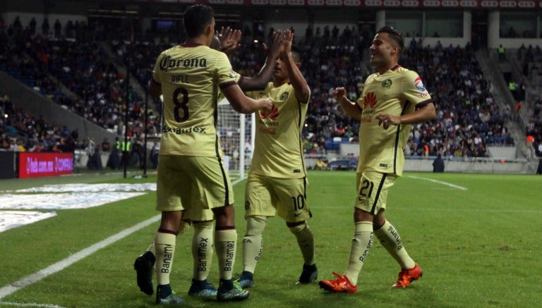 Jugadores de América celebran contra Monterrey