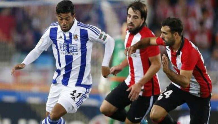 Carlos Vela durante un partido de la Real Sociedad