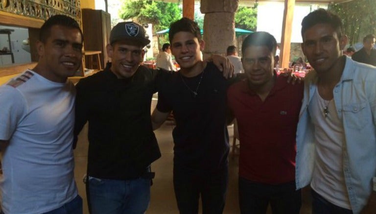 Alan Rangel, junto a los jugadores de Atlas