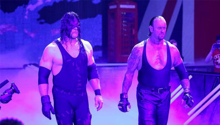 Undertaker y Kane aparecen en Raw