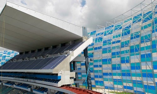 Paneles colocados para la vista exterior del recinto