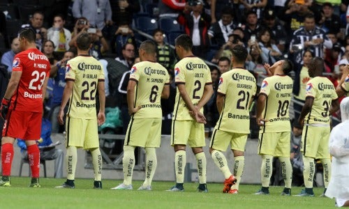 Futbolistas azulcremas en la ceremonia de la Liga MX