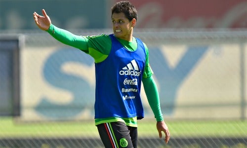 Chicharito, en una práctica del Tri