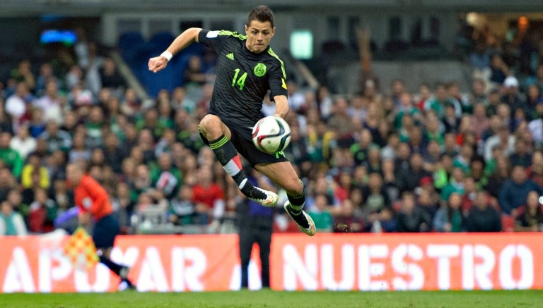 Chicharito durante el partido contra El Salvador