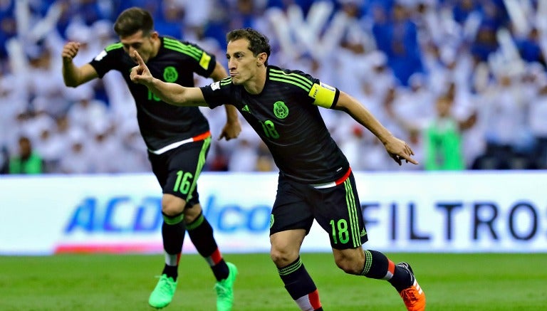 Andrés Guardado festeja un gol con el Tri