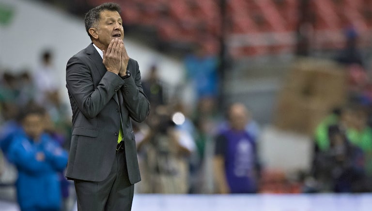 Juan Carlos Osorio durante el partido del Tri