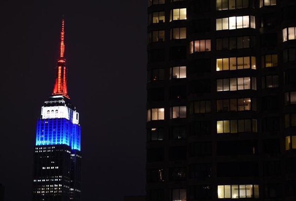 Empire State se solidarizó con los franceses