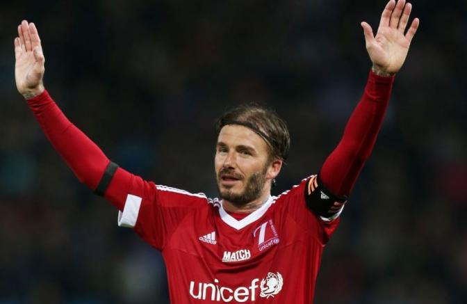 David Beckham saluda a la tribuna