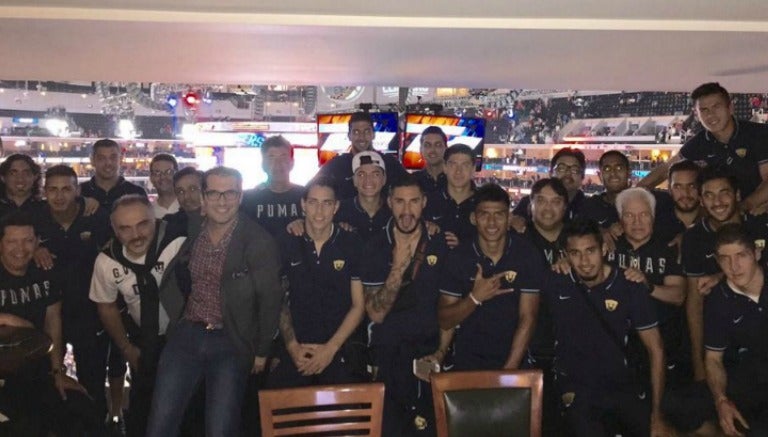 Los jugadores de Pumas en el Staples Center