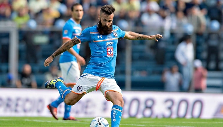 Crosas en un partido de Cruz Azul