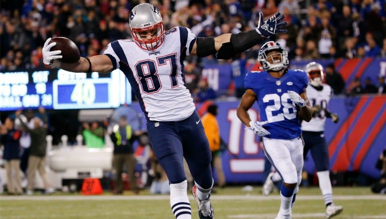 Rob Gronkowski entra en la zona de anotación