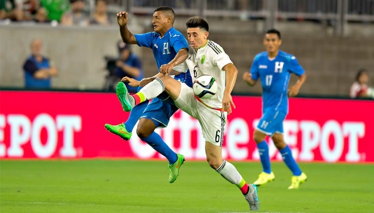 Héctor Herrera en un partido contra Honduras