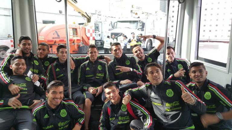 La Selección posa en una selfie previo al viaje