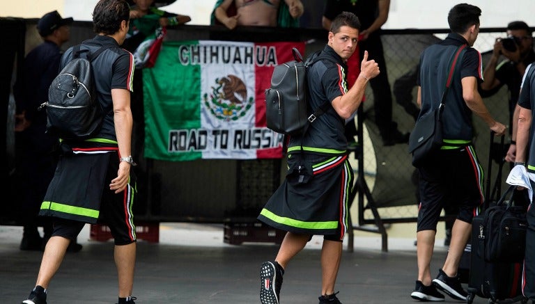 Chicharito saluda a la afición en San Pedro Sula 