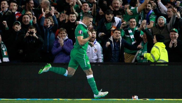 Jonathan Walters festeja un gol