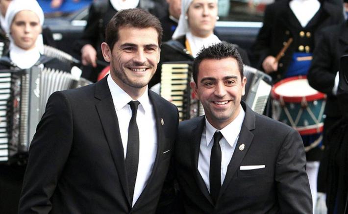 Casillas y Xavi, durante una premiación