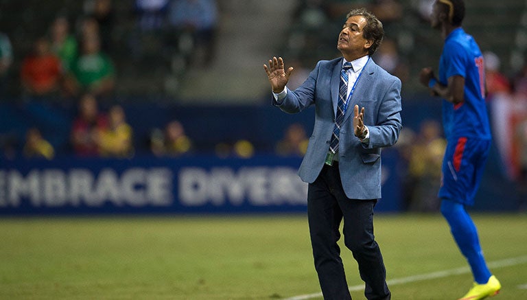 Jorge Luis Pinto en un partido de Honduras