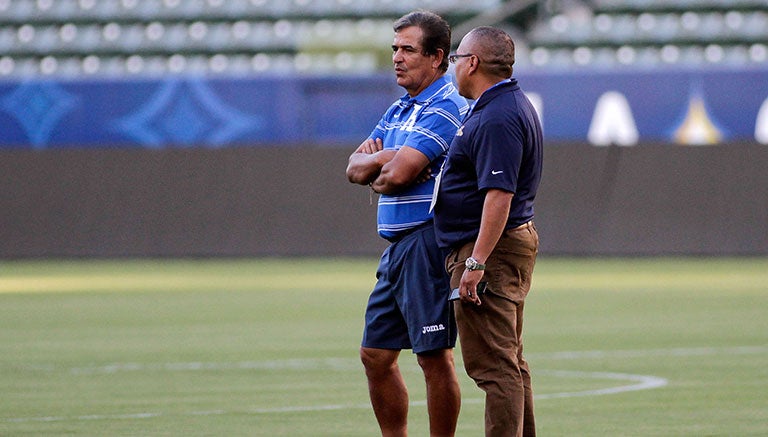 El DT en un entrenamiento de Honduras