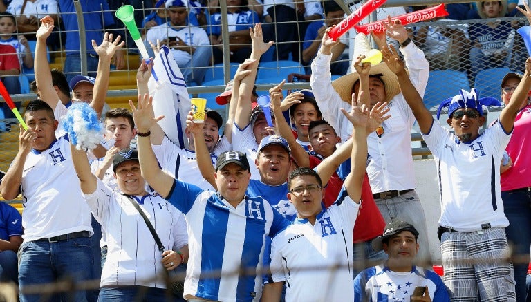 Afición hondureña en San Pedro Sula