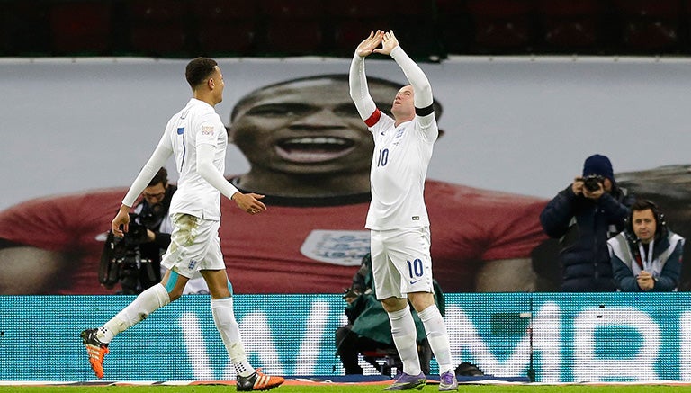 Wayne Rooney celebra su gol contra Francia 