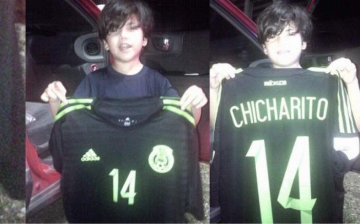 Foto del pequeño con la playera de CH14