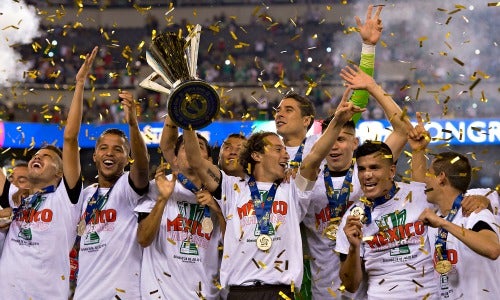 Celebración del Tri tras conquistar la Copa Oro